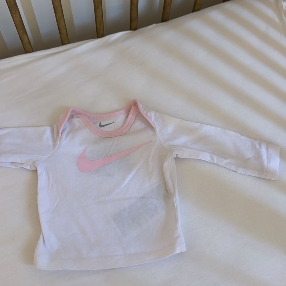 Newborn Nike longsleeve baby girl